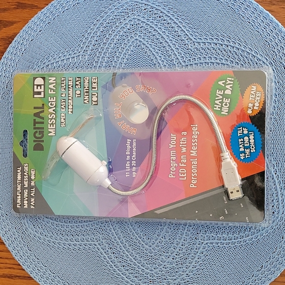 😀- ☀️- new Small USB Fan with Cool Message Display! Digital LED Message Fa… - Picture 3 of 7